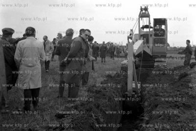 Pokaz nowoczesnych maszyn melioracyjnych produkcji...