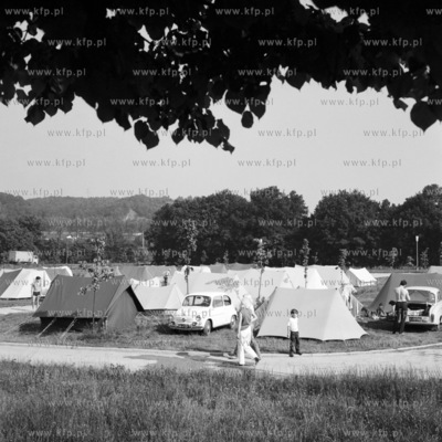 Na polu namiotowym.
04.1971
0000536z_czerwiec1971
Fot....