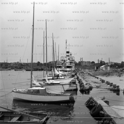 Jachty przycumowane w basenie jachtowym w porcie gdańskim.08.19670000959z_sierpien1967Fot....