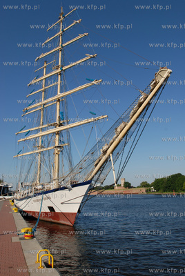 ul. Starowislna Gdansk Nowy Port. Przy przeprawie promowej....