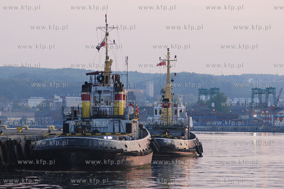 Port Gdynia noca. Nz. holowniki
04.05.2008
fot. Andrzej...