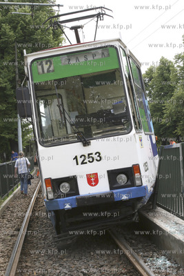 Gdansk.Tramwaj linii 12 wypadl z szyn kolo Opery Baltyckiej.

13.07.2008

Sebastian...