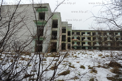 Nadole nad Jeziorem Zarnowieckim. Ruiny ogromnego Hotelu...