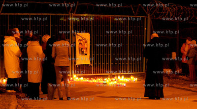 Wczoraj poznym wieczorem pod Brama Papieska lotniska...