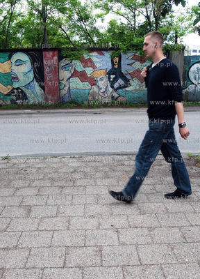 Murales - prace artysty Rafala Roskowinskiego na ulicy...