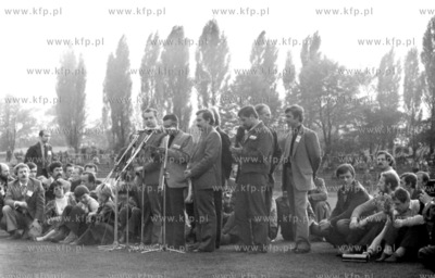 Delegacja Solidarnosci na stadionie klubu Hutnik na...
