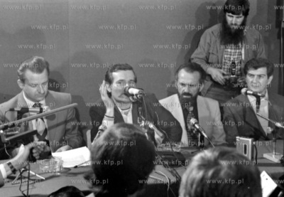 Pierwsza konferencja prasowa Solidarnosci w siedzibie...