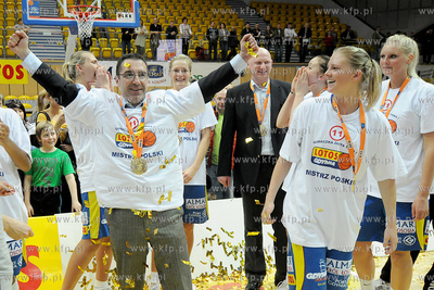 Hala Sportowo - Widowiskowa w Gdyni. Druzyna koszykarek...