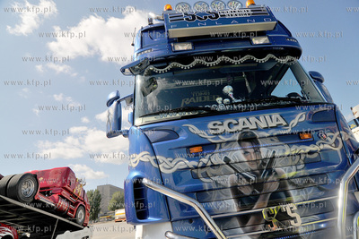 Promem linii FINNLINES przyplynely do gdynskiego portu...