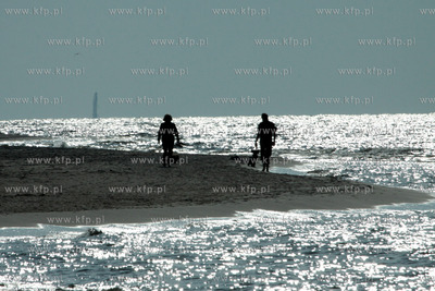 Wakacyjny wypoczynek na plazy w Kolobrzegu.
07.07.2011
fot....