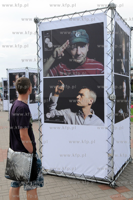 Gdynia. Skwer Kosciuszki. Wymiana zwyklych dwuzlotowek...