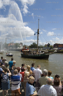 Uroczysta parada zaglowcow na Motlawie zakonczyla Baltic...