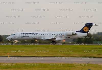 Gdansk, Rebiechowo. Nz.Canadair RJ 700 Lufthansa. 10.09.2012...