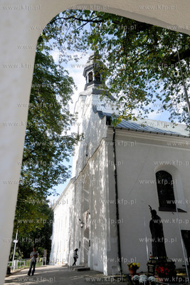 Sanktuarium Matki Bozej Bolesnej w przy klasztorze...