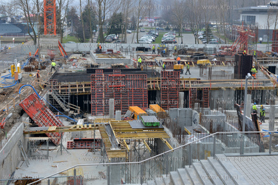 Gdynia. Na terenie sasiadujacym z apartamentowcem Sea...