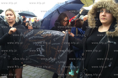 Ogólnopolski strajk kobiet w Gdyni na Skwerze Kościuszki....