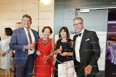 Gdansk. Amber Expo. IX  charytatywny Bal z Sercem Fundacji...