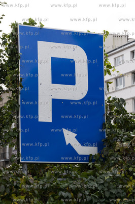Gdynia. Znak parkingu przy ul. Śląskiej.17.10.2020...
