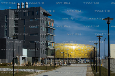 PGE Arena w Gdansku, po lewej budynek Miedzynarodowych...