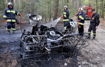 Na lesnej drodze pomiedzy Sulminem gmina Zukowo, a...