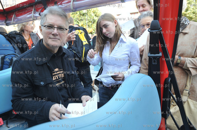 Gdansk. Dlugi Targ. Happening pt Aktorzy Przyjechali...