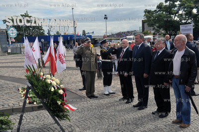 Prezydent Bronislaw Komorowski zlozyl z okazji 31....