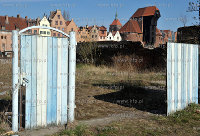 Prace porzadkowe na polnocnej czesci Wyspy Spichrzow...