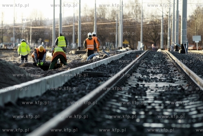 Gdansk. Remont torowiska wzdluż brzeznianskiego odcinka...
