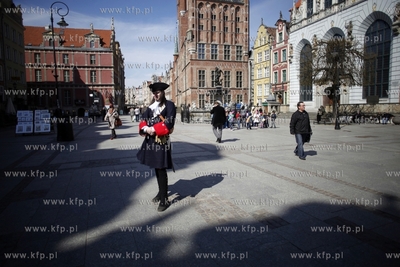 Gdansk, Konkurs na gdanskiego pirata. Przed miejska...