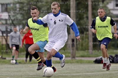 Gdansk Zaspa. Pilkarski turniej dzikich druzyn Do przerwy...