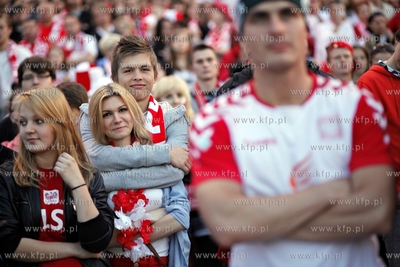 Gdansk. Mistrzostwa europy w pilce noznej. Kibice ogladaja...