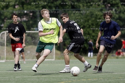 Gdansk Zaspa. Pilkarski turniej dzikich druzyn Do przerwy...