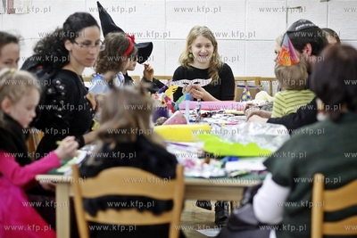 Gdansk. Synagoga przy ul. Partyzantow. Purim - karnawal...