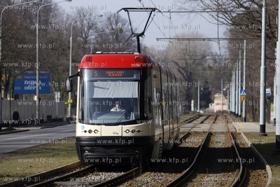 Gdańsk. Tramwaj nr 5 ( Pesa Swing ) przy ul.Krasickiego...