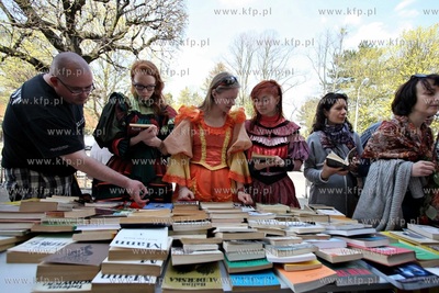 Gdańsk Oliwa. Wymiana książek wśród mieszkańców...