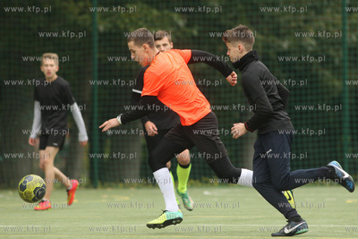 Gdansk Zaspa. Pilkarski turniej dzikich druzyn Do przerwy...