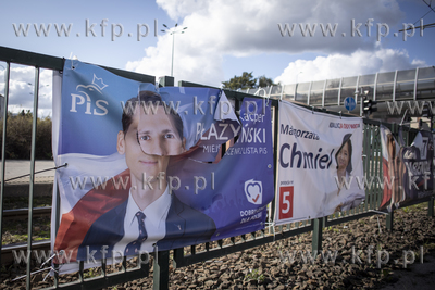 Zniszczone plakaty wyborcze Kacpra Płażyńskiego...