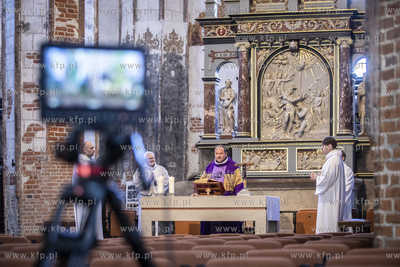 Niedzielna msza św. w Centrum św. Jana odbyła się...