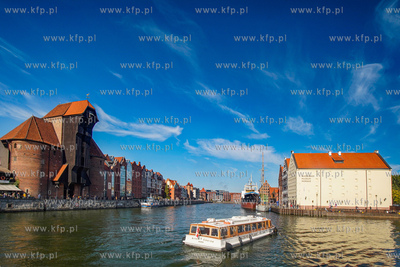 Statek wycieczkowy na Motławie między Żurawiem a...