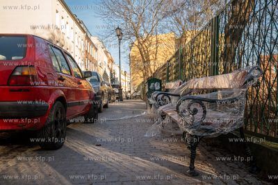 Rewitalizacja Biskupiej Górki w Gdańsku. Nowe ławki...