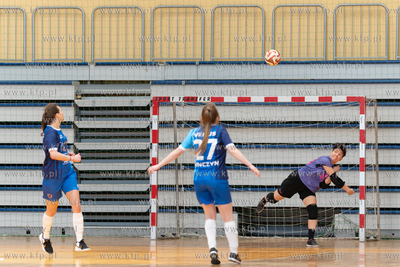 Hala 100-lecia w Sopocie.  Turniej piłki nożnej kobiet...