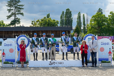 Puchar Narodów dla Irlandii, której drużyna zwyciężyła...