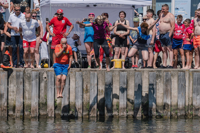 Sopot. 12. Charytatywny skok z molo do morza dla Moniki...