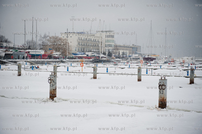 Gdynia. Zima w porcie jachtowym. Niskie temperatury...
