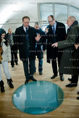 Gdansk. Konferencja prasowa i przeciecie wstegi przez...