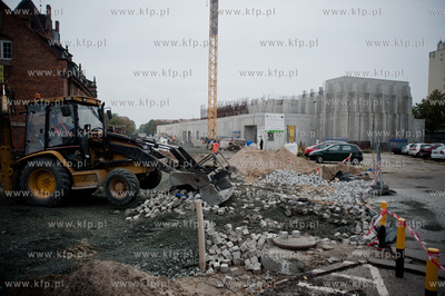 Gdansk. Wymiana kostki brukowej na skrzyzowaniu ulic...