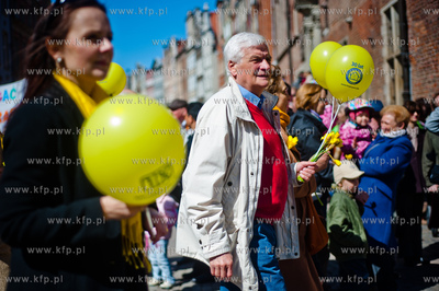 Gdansk. Ul. Dluga. Korowod Pol Nadziei z udzialem Orkiestry...