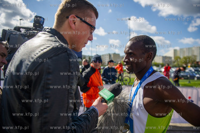 Plac Dwoch Miast. PKO Polmaraton Sopot 2015.
Nz zwyciezca...