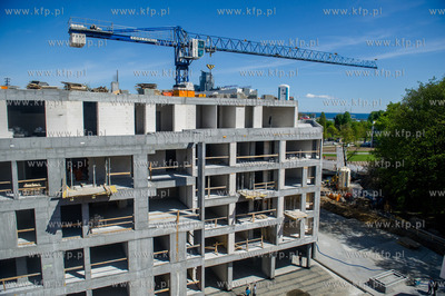 Gdynia. Uroczyste zawieszenie wiechy na nowo powstajacym...