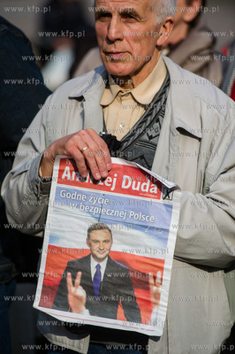 Gdansk. Plac pod pomnikiem Krola Jana III Sobieskiego....